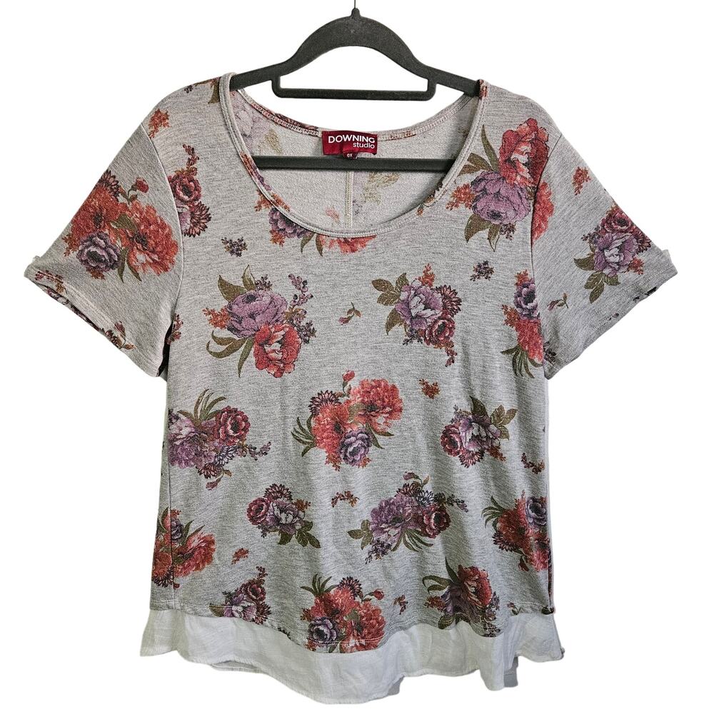 Downing Studio Women's Size 0X Split Back Floral Tee Shirt Gray Rosette Print